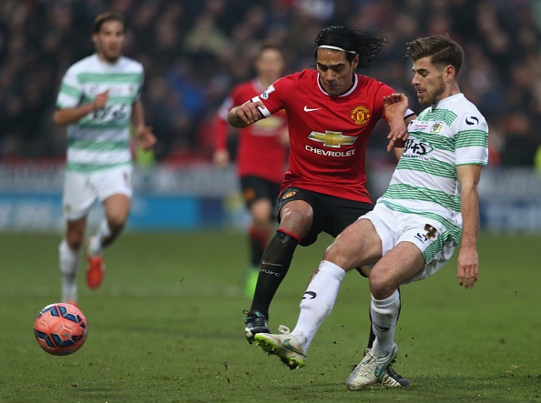 Falcao đang chơi vào phom nên nhiều khả năng anh sẽ được xếp đá chính thay Van Persie. Sau 12 lần ra sân mù này, trung phong người Colombia ghi dấu ấn trong 6 bàn thắng của M.U với 3 pha lập công và 3 lần kiến tạo.