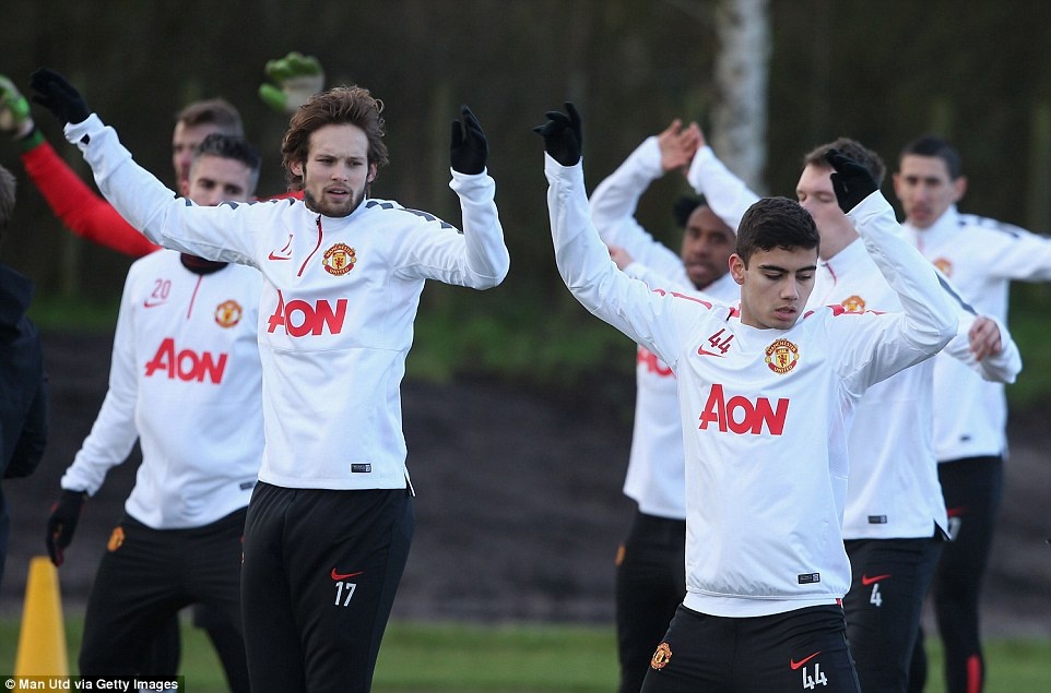 HLV Van Gaal: 'Luc nay M.U chi con 1 ca chan thuong' hinh anh