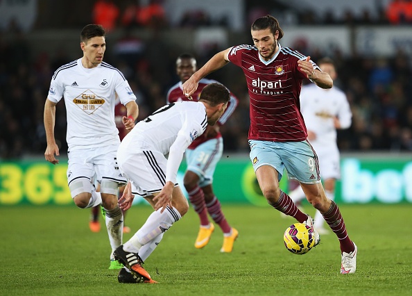 Carroll tiếp tục thể hiện phong độ ấn tượng trong màu áo West Ham. Cựu ngôi sao của Newcastle đã ghi bàn thắng quan trọng, giúp The Hammers giành 1 điểm trên sân của Swansea. Đây là bàn thắng thứ 4 của Carroll sau 11 lần khoác áo West Ham mùa này.