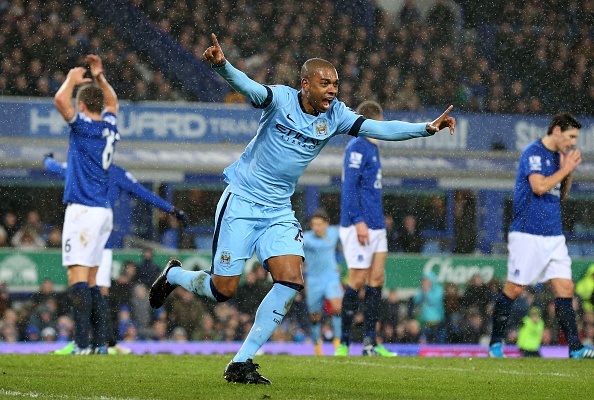 Fernandinho đảm nhiệm cực tốt trọng trách mà Yaya Toure (về dự CAN cùng ĐT Bờ Biển Ngà) để lại. Tiền vệ người Brazil là người khai nòng giúp Man City vượt lên dẫn trước. Tuy vậy những đóng góp của ngôi sao 29 tuổi không đủ lớn để giúp Man xanh tránh khỏi trận hòa.