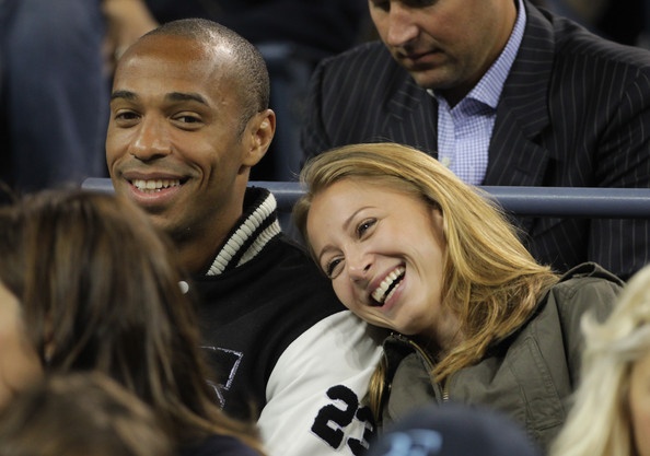 Henry là huyền thoại của Arsenal cũng như bóng đá Pháp, anh mới giã từ sự nghiệp quốc tế hồi tháng trước. Cuộc sống cá nhân của Titi không bị săm soi quá nhiều. Anh từng kết hôn với Claire Merry năm 2000 nhưng không thực sự hạnh phúc. Henry bị cáo buộc có quan hệ bất chính với chuyên gia trang điểm Sadie Hewlett. Đây là một phần nguyên nhân khiến cuộc hôn nhân giữa Titi và Claire tan vỡ năm 2008 và