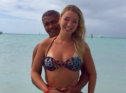 Huyen thoai Romario 'da cap' voi gai tuoi teen hinh anh