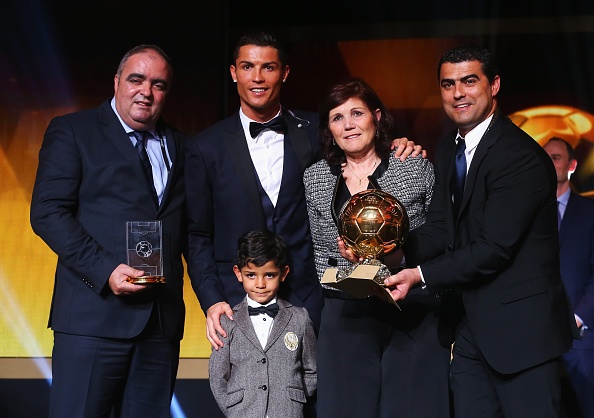 Lewandowski hoi tiec vi bo phieu bau QBV cho Ronaldo hinh anh