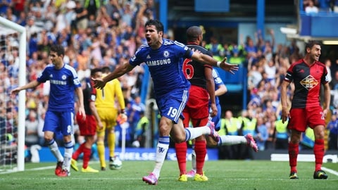 Costa ghi bàn vào lưới Swansea trong chiến thắng 4-2 ở lượt đi.