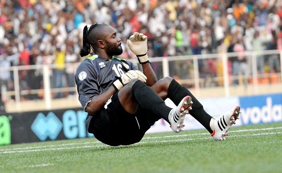 Cau thu gia nhat CAN 2015 an mung theo kieu nhay bang mong hinh anh