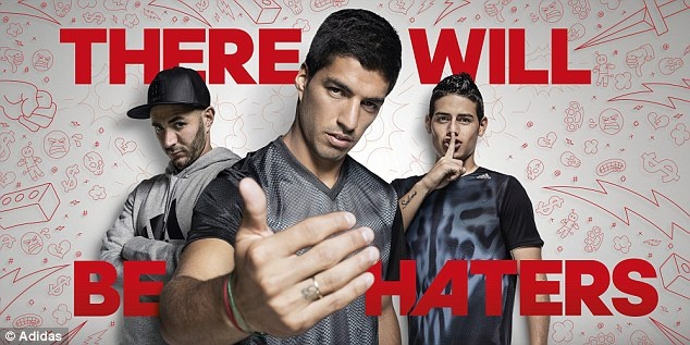 Suarez sat canh cung bo ba nguyen tu cua Real Madrid hinh anh