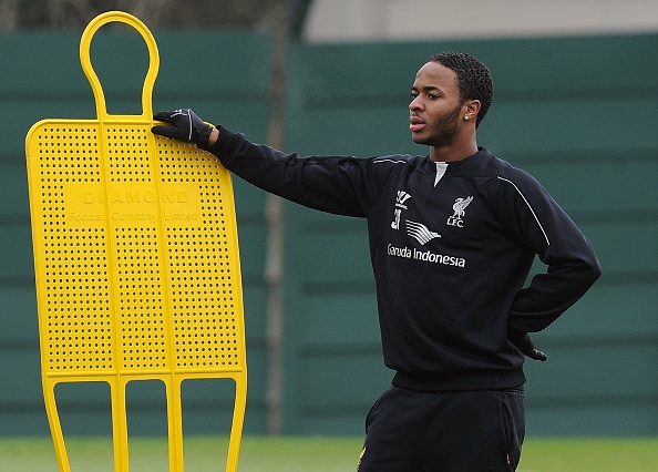 Giới chuyên môn đánh giá Sterling là tương lai của bóng đá Anh. Việc cánh cùng Daniel Sturridge và Luis Suarez mùa giải 2013/14 giúp Sterling trưởng thành vượt bậc. Màn trình diễn đó tiếp tục được tài năng trẻ 20 tuổi duy trì tại giải năm nay. Sẽ không bất ngờ nếu sao mai của Liverpool có tên trong đội hình tiêu biểu năm 2020.