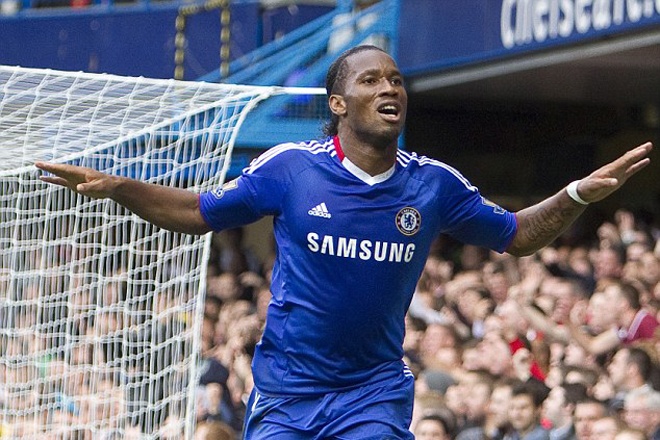 Arsenal có cơ hội chiêu mộ Drogba chỉ với 100.000 bảng, thời điểm Voi rừng đang khoác áo Le Mans. Dù không ít lần cử người sang Ligue 1 xem Drogba thi đấu song Giáo sư lại quyết định không mua trung phong người Pháp. Sau này, HLV Wenger thừa nhận đó là sai lầm lớn của ông.