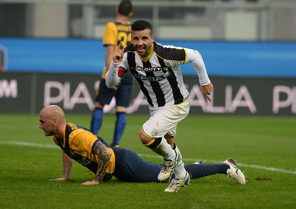 Di Natale là huyền thoại sống của Udinese, một đội bóng tầm trung của Serie A. Sau 11 năm gắn bó với đội bóng vùng Venezia, cầu thủ 37 tuổi ghi 188 bàn thắng sau 350 trận. Cách đây không lâu, chân sút 37 tuổi từng bỏ ngỏ khả năng treo giầy khi mùa 2014/15 kết thúc.