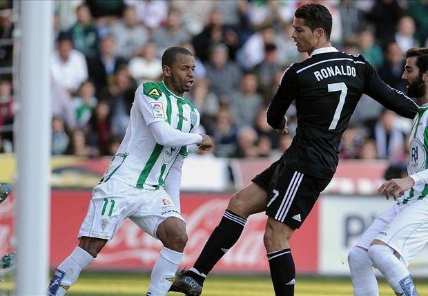 Hau ve Cordoba xin giam an cho Ronaldo hinh anh