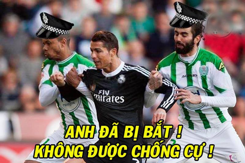 Anh vui Ronaldo bi bat vi toi hanh hung doi thu tren san hinh anh