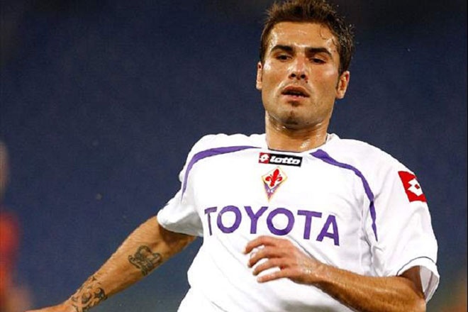 Mutu sẽ là một tiền đạo xuất sắc nếu như cuộc đời anh không gắn liền với ma túy và rượu, với những cuộc liên hoan thâu đêm suốt sáng cùng chất kích thích. Thời điểm năm 2010, anh thi đấu khá hay trong màu áo Fiorentina với 50 bàn thắng sau 91 trận ra sân, nhưng đã bị LĐBĐ Italia cấm thi đấu 6 tháng sau khi bị phát hiện dương tính với ma túy. Đó chỉ là một trong số ít những lần Mutu nhận án cấm thi đấu trong sự nghiệp của mình.