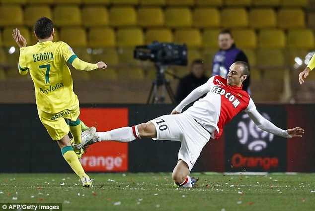 Một số nguồn tin cho rằng cựu tiền đạo M.U muốn quay trở lại Premier League vì không có suất đá chính trong màu áo AS Monaco. Chân sút 33 tuổi người Bulgaria hiện là mục tiêu săn đón của một số CLB tại xứ sở trương mù. Trong đó QPR là đội rất cần Berbatov để tăng cường hỏa lực cho cuộc chiến chống xuống hạng.