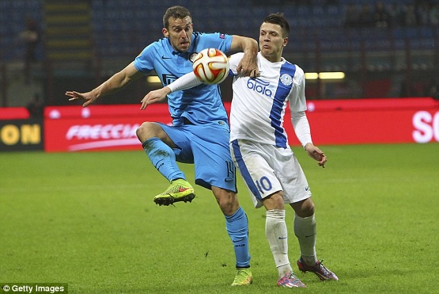 Ngôi sao chạy cánh 25 tuổi đang là mục tiêu theo đuổi của Everton, Tottenham và AS Roma. Trong đó Tottenham được cho là đội chiếm thế thượng phong. Tuy nhiên, CLB thành London chỉ muốn chiêu mộ cầu thủ của Dnipro vào hè 2015 nên đây là cơ hội để Everton hoàn tất thương vụ trước khi cánh cửa chuyển nhượng tháng 1 khép lại.