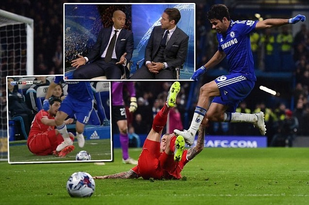 Diego Costa xung dang nhan 2 the do vi vao bong tho bao hinh anh