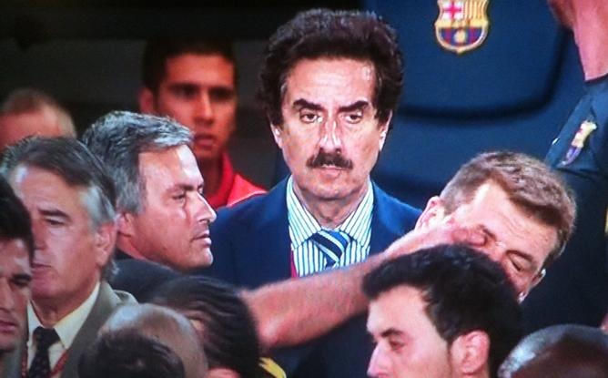 Tháng 10/2011: Thêm một án phạt nữa xảy ra trong cuộc đụng độ với Barca khi Real của Mourinho đại chiến với CLB xứ Catalunya tại Siêu cúp Tây Ban Nha. Khi đó,