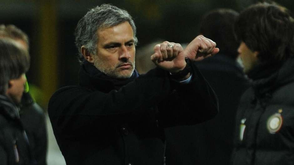 10 an phat tien, treo quyen chi dao dang nho cua Mourinho hinh anh