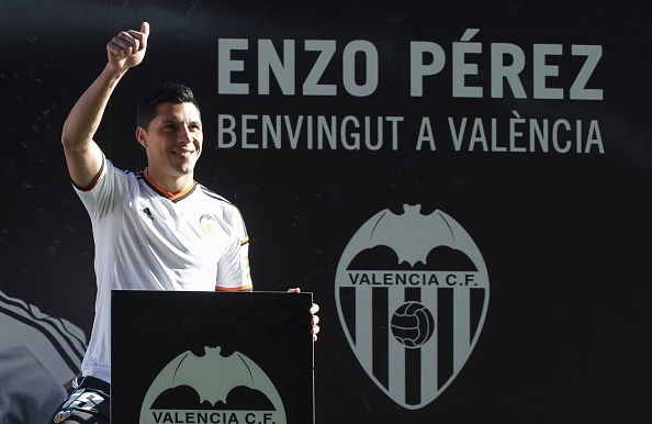 1. Tiền vệ Enzo Perez đã dứt tình với Benfica để chuyển sang khoác áo Valencia theo bản hợp đồng trị giá 25 triệu euro.