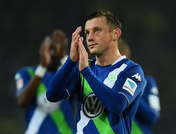 17. Tiền đạo Ivica Olic chia tay Wolfsburg để chuyển sang thi đấu cho Hamburg với mức phí không được tiết lộ.