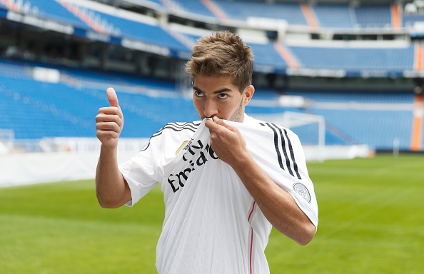 12. Real Madrid chiêu mộ thành công tiền vệ trẻ tiền vệ trẻ Lucas Silva từ Cruzeiro với giá 13 triệu euro.