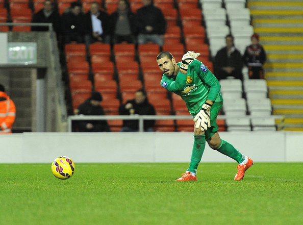13. Manchester United trở thành bến đỗ tiếp theo trong sự nghiệp thi đấu của thủ thành Victor Valdes. Cựu tuyển thủ Tây Ban Nha trở thành người tự do sau khi đáo hạn hợp đồng với Barca ở cuối mùa giải trước.