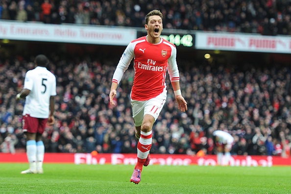 Arsenal 5-0 Aston Villa: Oezil giup Phao thu ap sat Top 4 hinh anh