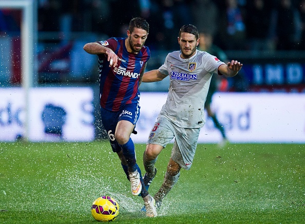 Dai thang Eibar 3-1, Atletico ap sat ngoi dau cua Real hinh anh