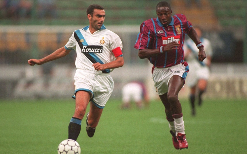 Fashanu xứng đáng bị xem là một trong những cầu thủ bạo lực nhất kỷ nguyên Premier League. Cựu cầu thủ Aston Villa từng làm nứt hộp sọ hậu vệ Gary Mabbutt của Tottenham trong một pha tranh chấp.