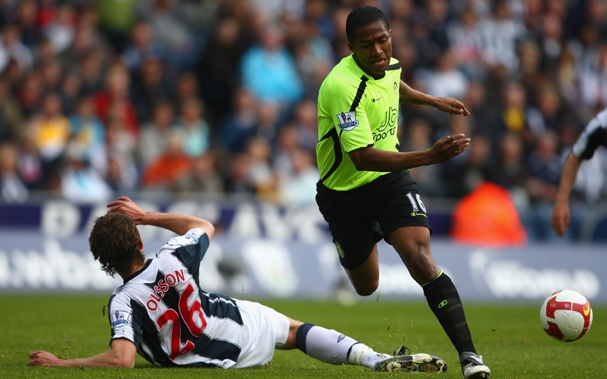 Có lẽ nhiều người bất ngờ về sự xuất hiện của Olsson trong danh sách này. Tuy nhiên, việc nhận 10 thẻ phạt ở mùa trước, hậu vệ của West Brom xứng đáng bị liệt vào hàng ngũ những cầu thủ chơi xấu nhất tại Ngoại hạng Anh.