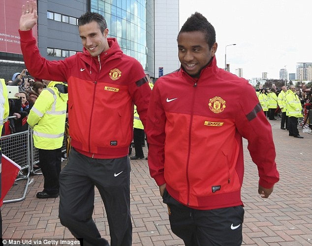 Sau khi được em trai Martin Ferguson tư vấn “Anderson đá hay hơn cả Rooney”, Sir Alex quyết định bỏ ra 26 triệu bảng để chiêu mộ cầu thủ người Brazil từ Porto. Đây là một trong những sai lầm nghiêm trọng nhất của “ông già gân” trong kế hoạch chuyển nhượng của M.U. Sau 7 năm rưỡi khoác áo bầy Quỷ đỏ, Anderson ra sân 179 trận, ghi 8 bàn.