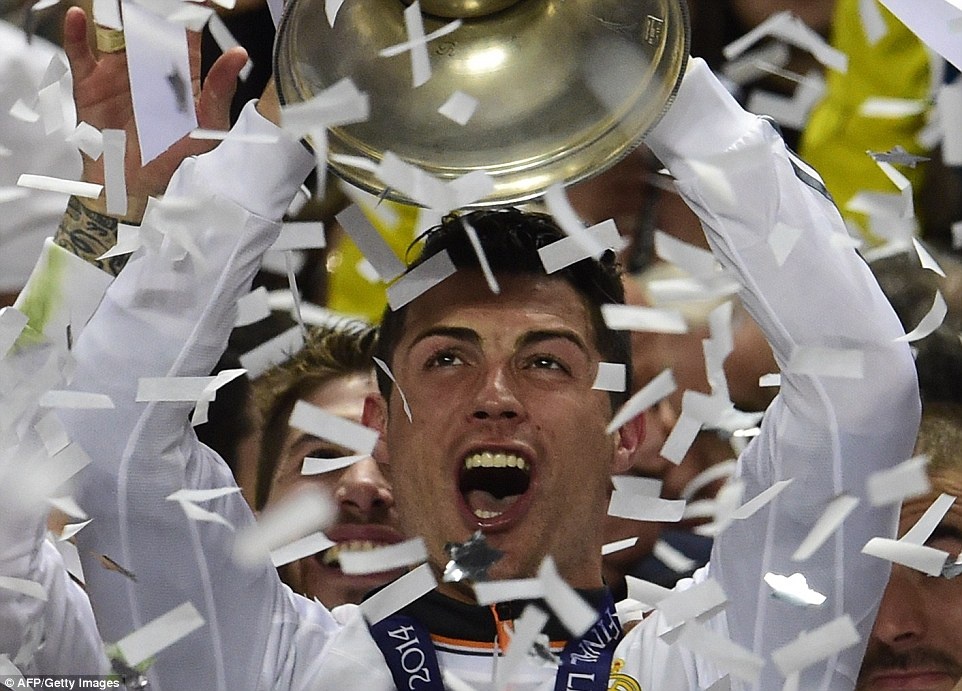 28. Ronaldo ghi bàn, góp phần vào chiến thắng 4-1 của Real trước Atletico Madrid trong trận chung kết Champions League, qua đó giúp Kền kền trắng hoàn tất cú decima tại giải đấu danh giá nhất cựu lục địa cấp CLB.