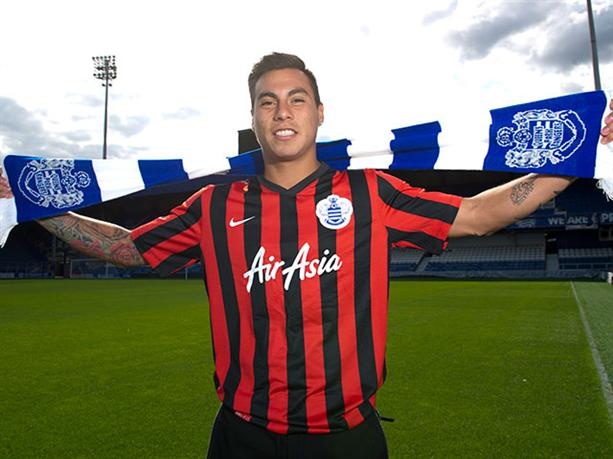 Vargas hiện là thành viên của QPR theo diện cho mượn từ Napoli. Tuyển thủ người Chile sẽ trở thành người tự do vào cuối mùa giải này sau khi kết thúc hợp đồng với cả QPR lẫn Napoli. Trong bối cảnh đó, đội chủ sân Loftus Road ra sức níu kéo chân sút 25 tuổi ở lại trước sự nhòm ngó của Arsenal.