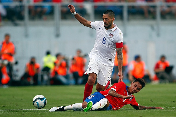 Dempsey nang ty so len 2-0 sau pha phoi hop dep mat hinh anh