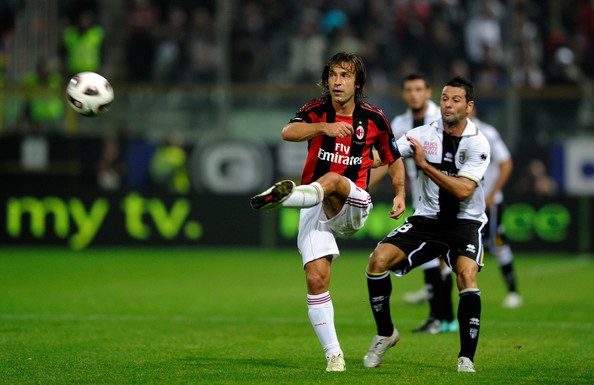Sieu pham sut xa cua Pirlo vao luoi Parma hinh anh