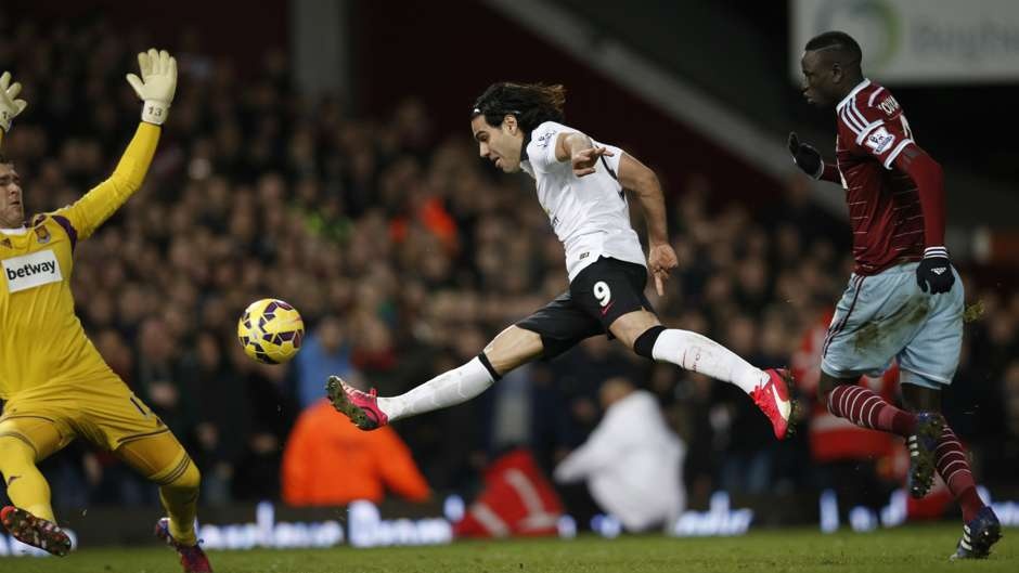 Falcao vẫn chưa tìm lại phong độ kể từ khi sang M.U. Cuộc đối đầu với West Ham cũng không phải ngoại lệ. Rất khó khăn M.U mới tạo ra cơ hội nhưng Mãnh hổ lại phung phí đáng tiếc.