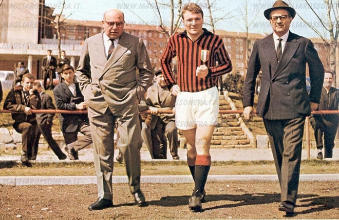 Trong mắt nhiều người, Altafini (chụp ảnh cùng Pele) là cầu thủ Brazil chơi hay nhất lịch sử Serie A. Ông ghi 168 bàn sau 248 trận cho Milan và giành 2 Scudetto và 1 Cúp C1. Sau khi chuyển sang đầu quân cho Juventus, ông tiếp tục gặt hái danh hiệu cùng Lão phu nhân với 2 lần bước lên đỉnh Serie A.