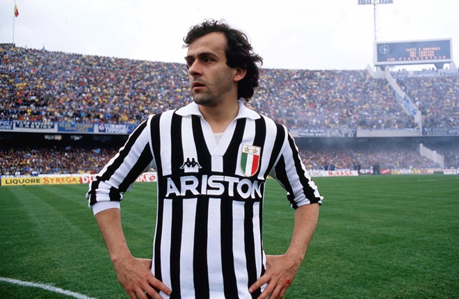 Huyền thoại bóng đá người Pháp ghi bàn trên chấm penalty, giúp Juventus đánh bại Liverpool trong trận chung kết Cúp C1 tại Heysel. Trong nửa thập kỷ phục vụ Lão phu nhân, Platini từng 3 lần được vinh danh là Cầu thủ xuất sắc nhất châu Âu cùng nhiều danh hiệu cá nhân và tập thể cao quý khác. Đương kim Chủ tịch UEFA cũng được xem là chân chuyền vĩ đại nhất trong lịch sử túc cầu.