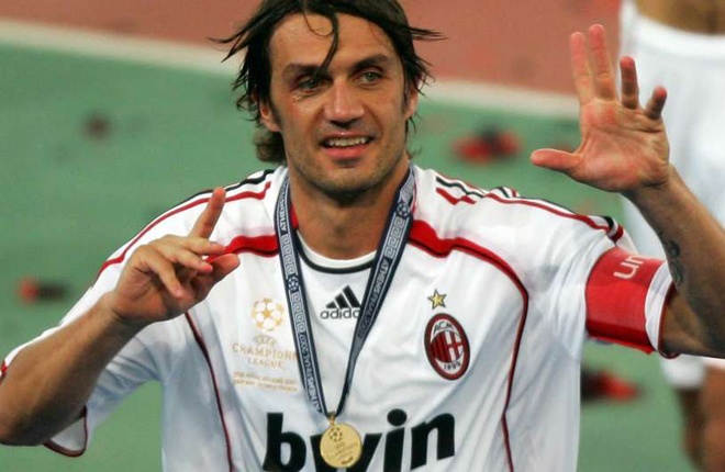 Maldini, một huyền thoại khác ở hàng thủ chơi bóng đá đỉnh cao ở châu Âu trong suốt 1/4 thế kỷ. Ông đá trận ra mắt Rossoneri vào tháng 1/1985 và phá vỡ kỷ lục ra sân tại Serie A của bất kỳ cầu thủ nào ở Milan cũng như Juventus. Trong rất nhiều danh hiệu mà ông đạt được cùng Milan có 7 danh hiệu Scudetto và 5 Cúp C1.