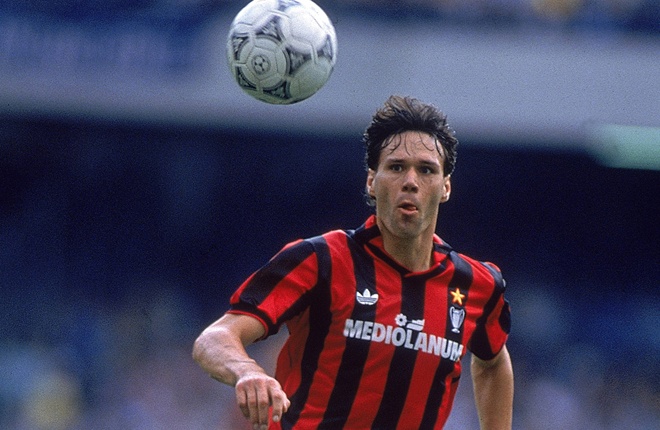 Van Basten là chân sút cự phách và là nỗi khiếp đảm của mọi hàng thủ. Ông cùng với hai người đồng hương Rijkaard và Ruud Gullit tạo ra bộ ba huyền ảo ở Milan. Trong 6 năm đầu quân cho Rossneri, ông ghi 108 bàn sau 168 trận, giành 3 Scudetto, 2 Cúp C1 và 1 Quả bóng vàng. Van Basten kết thúc sự nghiệp quần đùi áo số ở tuổi 29 vì chấn thương.