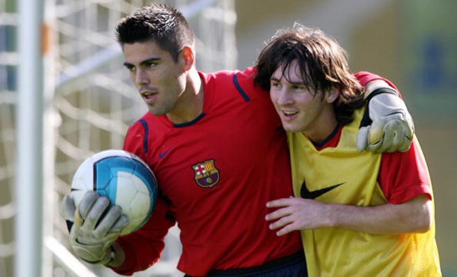 Sự chắc chắn nơi khung gỗ của Valdes tạo điều kiện để Messi tỏa sáng trên hàng công. Có những thời điểm, thủ thành người Tây Ban Nha tung ra nhiều đường chuyền chính xác hơn cả một tiền vệ. Trước khi gia nhập M.U tháng 1 vừa qua, Valdes giành 21 danh hiệu lớn cùng Barca, nổi bật nhất là 6 La Liga, 3 Champions League.