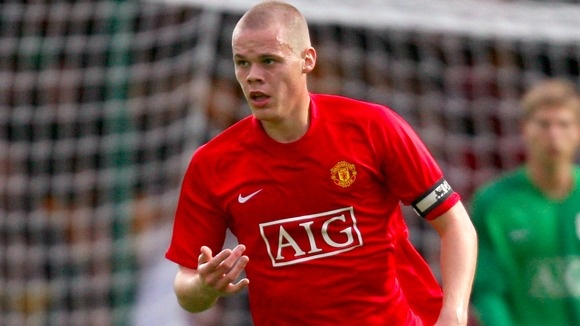 Giống những cầu thủ kể trên, Shawcross cũng gây tiếng vang ở đội trẻ của M.U. Tuy nhiên, sau khi đôn lên đội 1, anh lại không thể hiện được gì và chỉ 2 lần khoác áo Quỷ đỏ trước khi bị bán đứt cho Stoke năm 2008 với giá 1 triệu bảng. Tuy nhiên, tại Britannia, ngôi sao 28 tuổi người Anh trở thành một trong những trung vệ chơi ấn tượng nhất và được trao tấm băng đội trưởng.