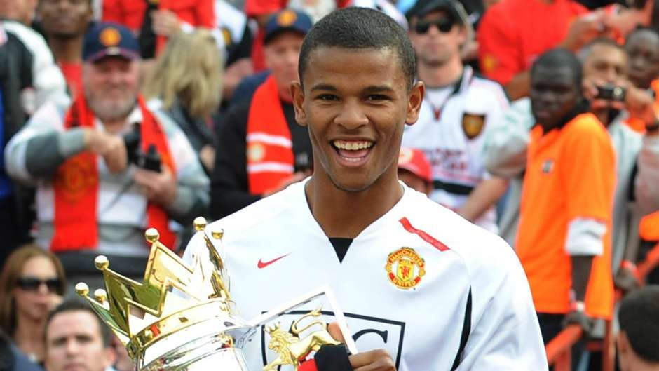 Campbell gia nhập lò đào tạo trẻ của M.U khi mới 10 tuổi. Dù được đánh giá cao nhưng chân sút 27 tuổi chỉ 4 lần được trao cơ hội khoác áo M.U trong 3 mùa giải. Hết kiên nhẫn với Campbell, Sir Alex Ferguson đẩy cựu tiền đạo U21 Anh sang Sunderland năm 2009. Hiện Campbell là thành viên của Crystal Palace.