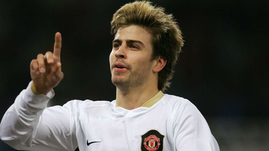 M.U đưa Pique về Old Trafford năm 2004 khi cầu thủ này chỉ là một tài năng trẻ. Được đôn lên đội 1 mùa 2004/05 nhưng tuyển thủ Tây Ban Nha không thể cạnh tranh được với bộ đôi Rio Ferdinand và Nemanja Vidic. Anh ra sân 23 lần trong 4 mùa giải ở Old Trafford trước khi bị đẩy trở lại Barca năm 2008. Tuy nhiên, ở Nou Camp, Pique không ngừng hồi sinh và giành rất nhiều danh hiệu cao quý cùng CLB và ĐTQG.