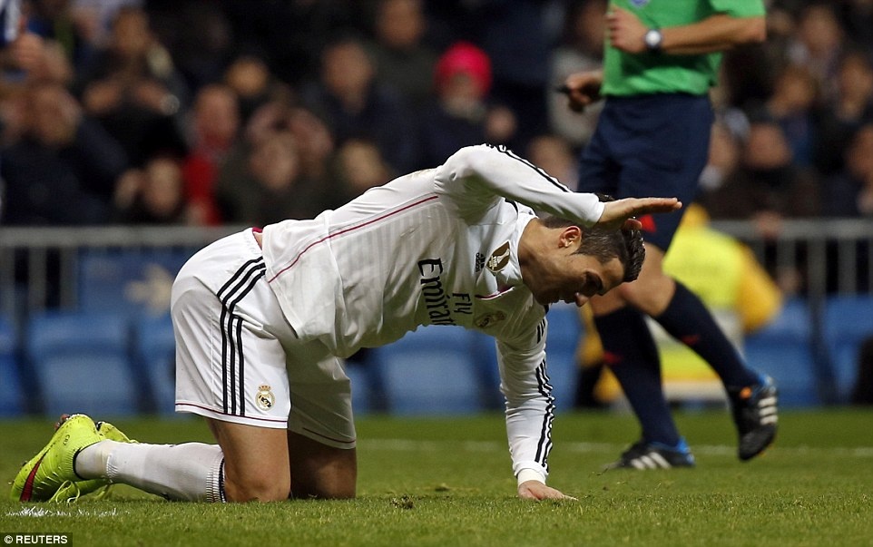 CR7 noi gian trong chien thang 2-0 cua Real truoc Deportivo hinh anh