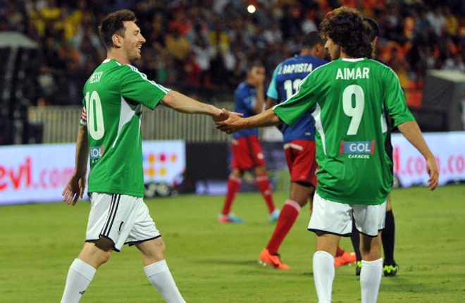 Messi từng tiết lộ đàn anh Pablo Aimar chính là người mà anh theo dõi từ nhỏ và lối chơi cũng bị ảnh hưởng khá nhiều. Chia sẻ sau trận đấu giữa Barca và Benfica tại Champions League năm 2012, siêu sao người Argentina nói: 