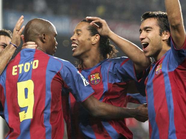 “Ronaldinho biết chính xác những gì anh ấy đang làm. Đó đều là những pha xử lý bóng hoàn hảo mà tôi chưa từng thấy trước đó trong các buổi tập cũng như thi đấu. Anh ấy luôn nghĩ phía trước là bức tường và cần đẩy đổ nó. Chính cách suy nghĩ ấy giúp Dinho trở thành cầu thủ xuất sắc nhất thế giới”.