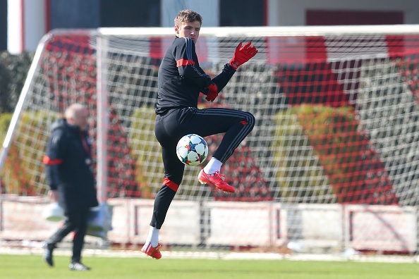 Thomas Mueller bat chuoc pha di bong ao dieu cua Ronaldo hinh anh