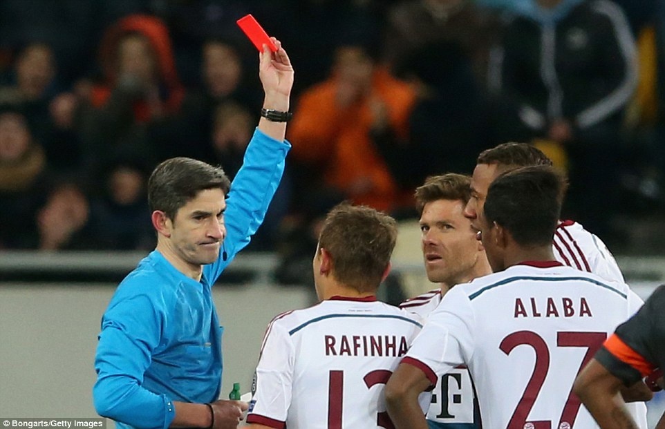 Alonso nhan the do, Bayern bi Shakhtar Donetsk cam hoa 0-0 hinh anh