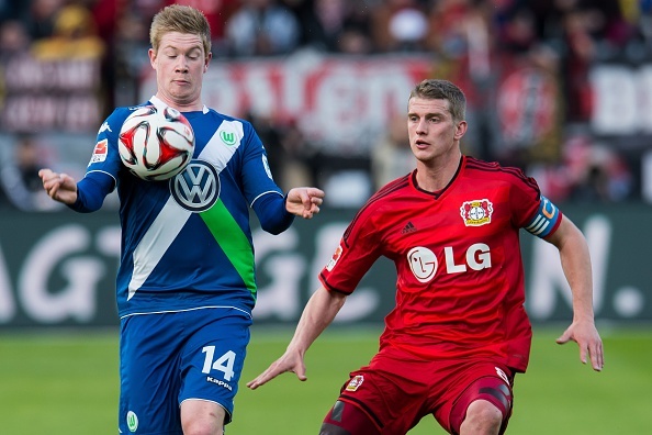 De Bruyne đang thể hiện phong độ thuyết phục sau khi rời Chelsea để chuyển tới đầu quân cho Wolfsburg hè 2014. Sau 21 lần ra sân tại Bundesliga mùa này, chân sút người Bỉ ghi 8 bàn thắng cùng 12 pha kiến tạo cho đồng đội lập công.