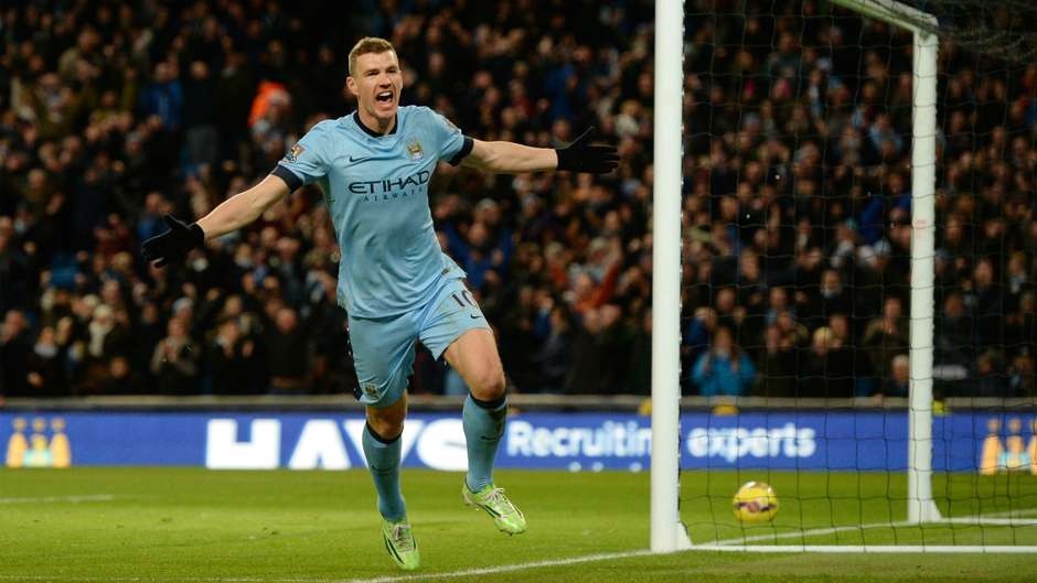 Dzeko bừng sáng trong lần hiếm hoi đá chính. Ngôi sao người Bosnia đem lại quả penalty cho Man City ngay ở giây 28. Sau đó anh khơi nguồn cho bàn nhân đôi cách biệt của Nasri trước khi ghi bàn nâng tỷ số lên 3-0 cho nhà đương kim vô địch ở phút 21.